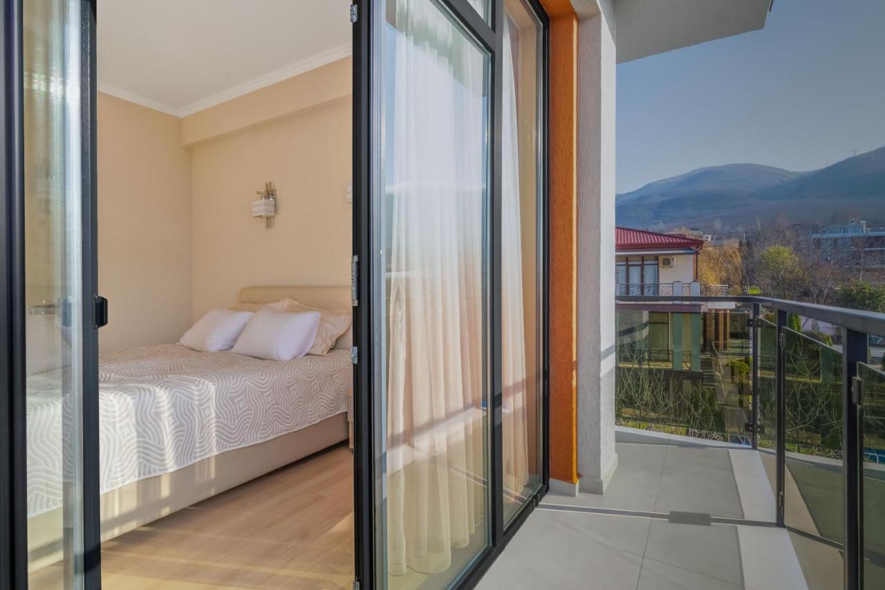 Hotel Alexandria Saguramo エクステリア 写真