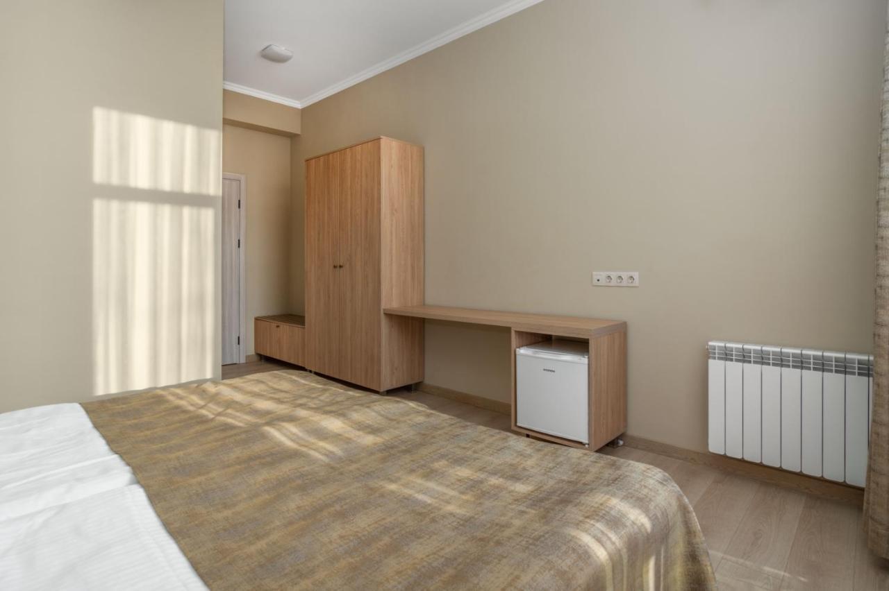 Hotel Alexandria Saguramo エクステリア 写真