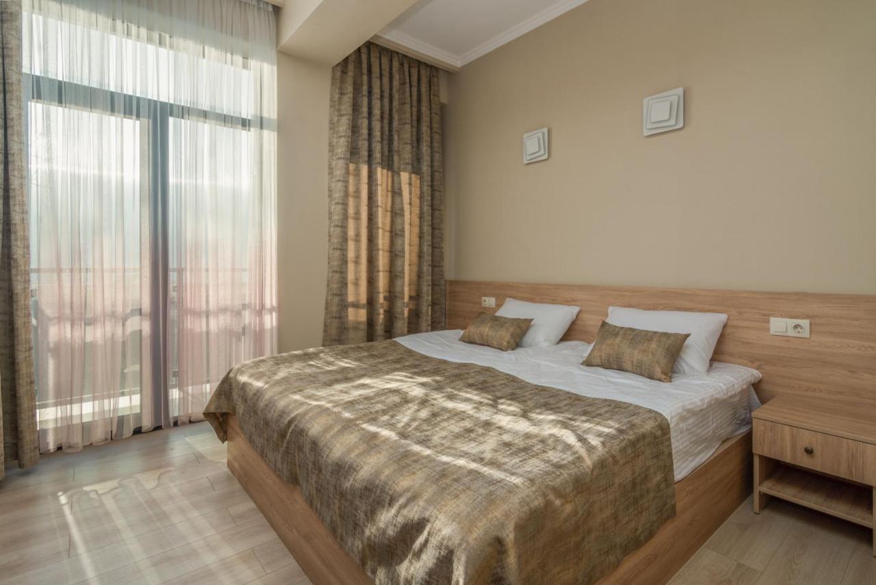 Hotel Alexandria Saguramo エクステリア 写真