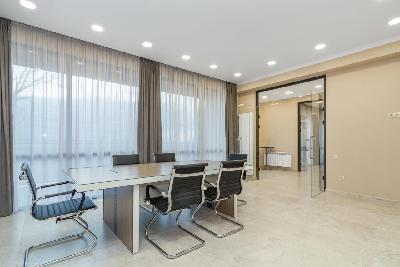 Hotel Alexandria Saguramo エクステリア 写真
