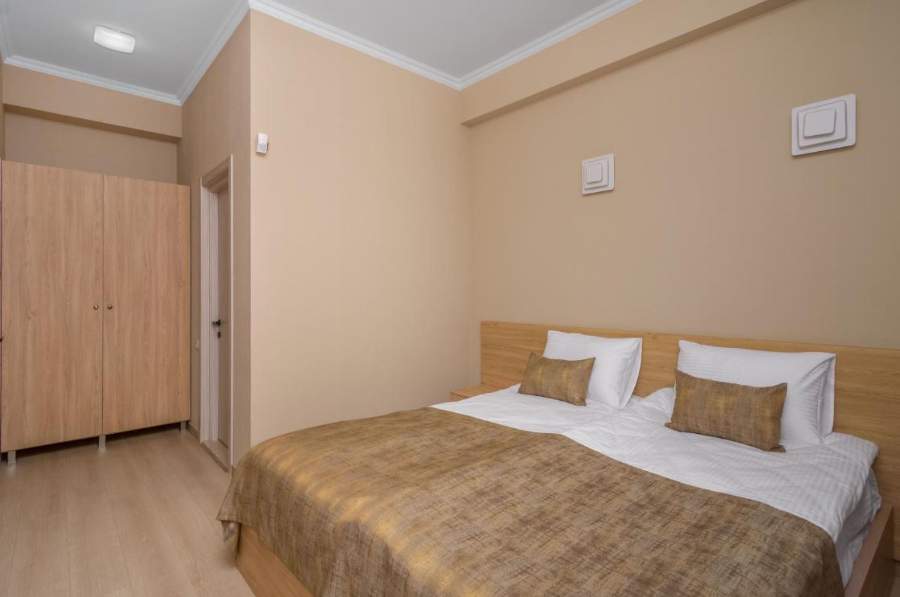 Hotel Alexandria Saguramo エクステリア 写真