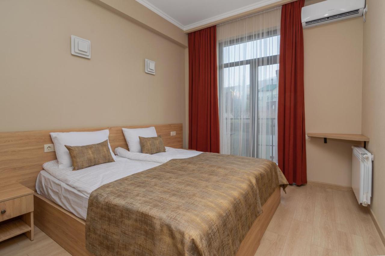 Hotel Alexandria Saguramo エクステリア 写真