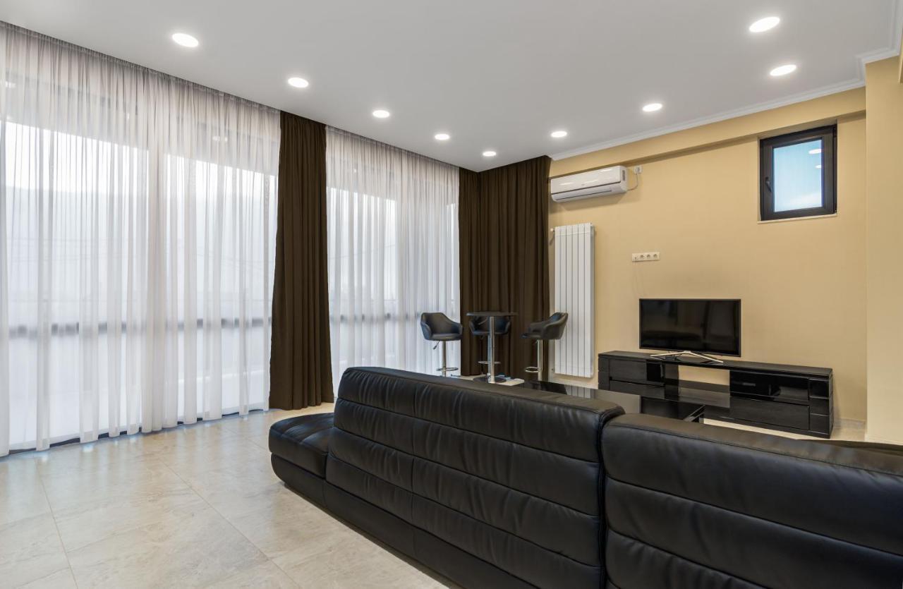Hotel Alexandria Saguramo エクステリア 写真