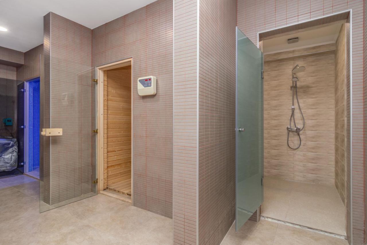 Hotel Alexandria Saguramo エクステリア 写真