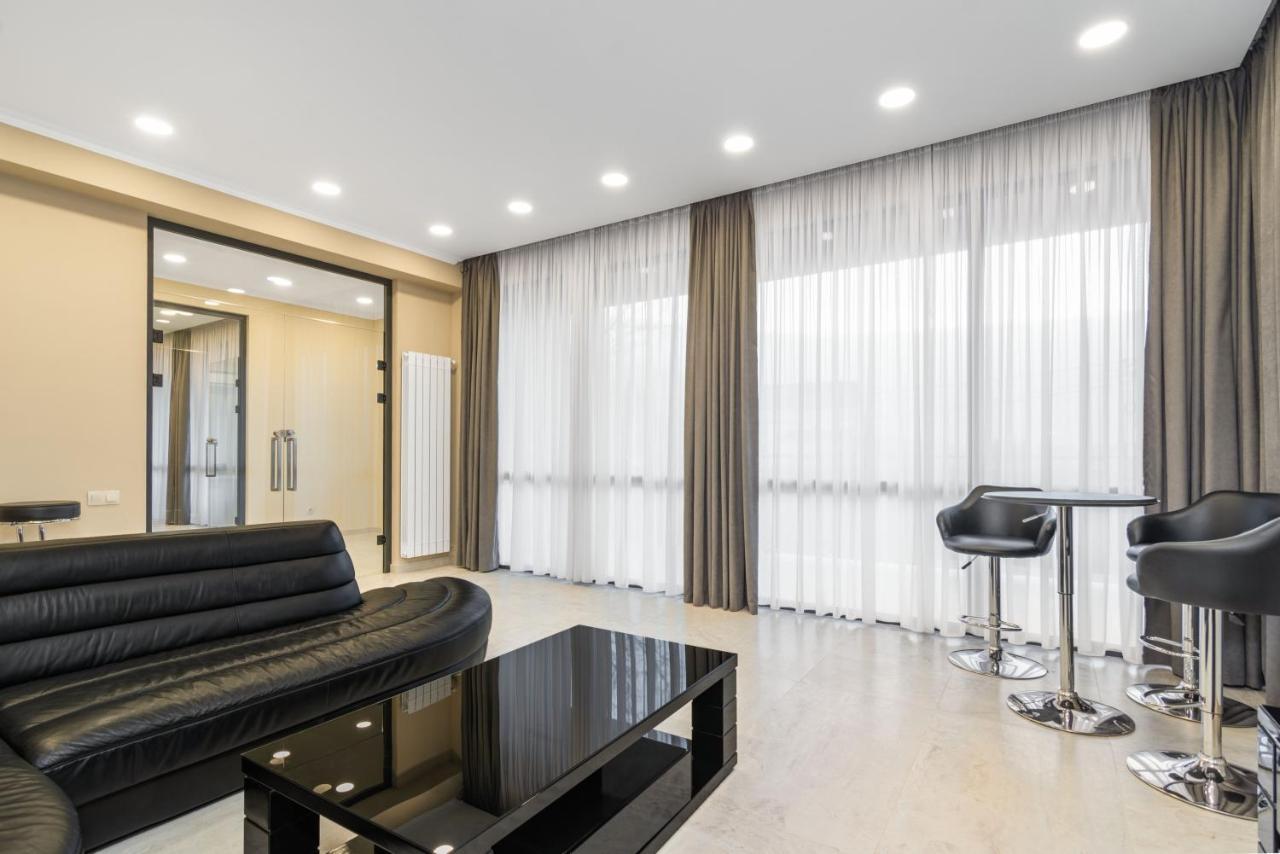 Hotel Alexandria Saguramo エクステリア 写真