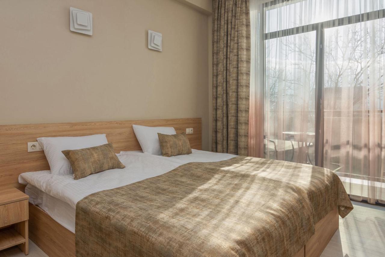 Hotel Alexandria Saguramo エクステリア 写真